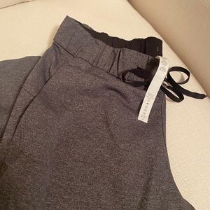 Lululemon “On the Fly” 7/8 pants, size 6